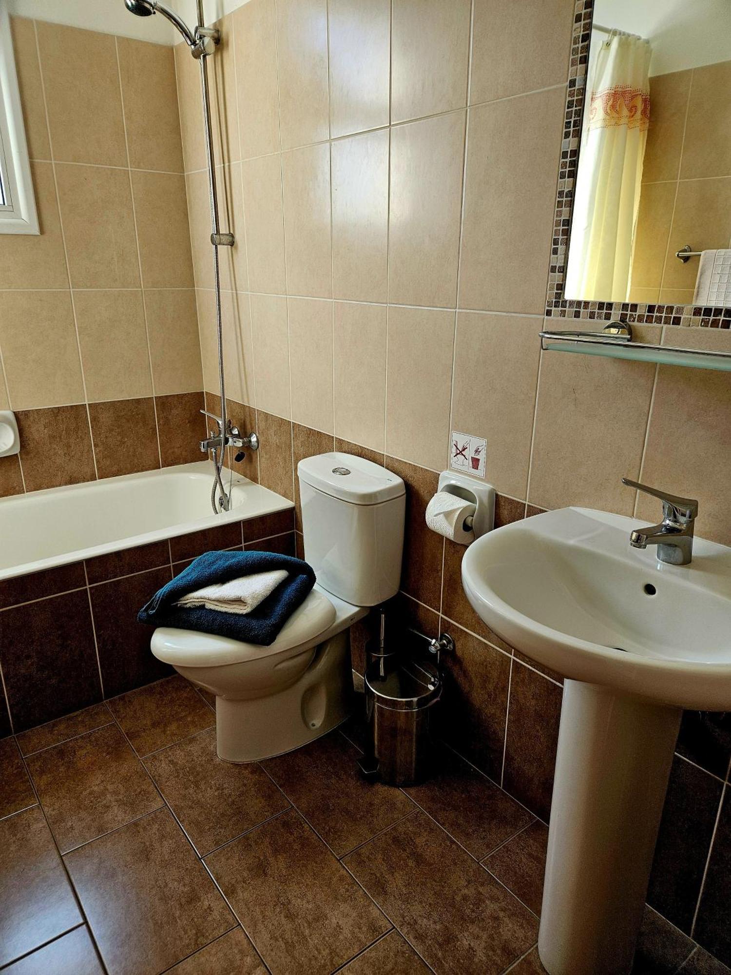 The Brightstay Paphos, 2 Bed Apt, Paphos Riviera, Universal 외부 사진