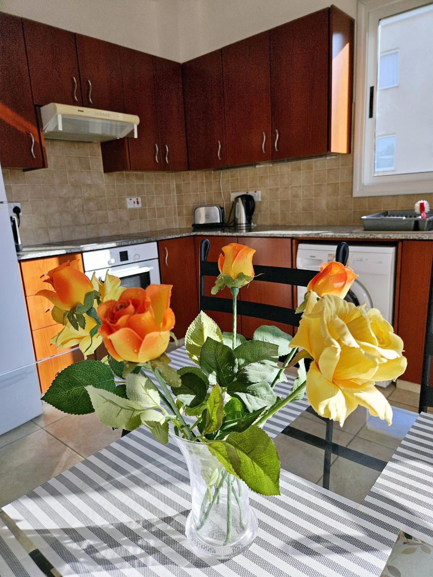 The Brightstay Paphos, 2 Bed Apt, Paphos Riviera, Universal 외부 사진