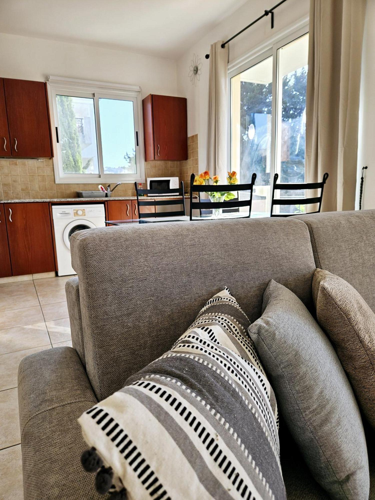 The Brightstay Paphos, 2 Bed Apt, Paphos Riviera, Universal 외부 사진
